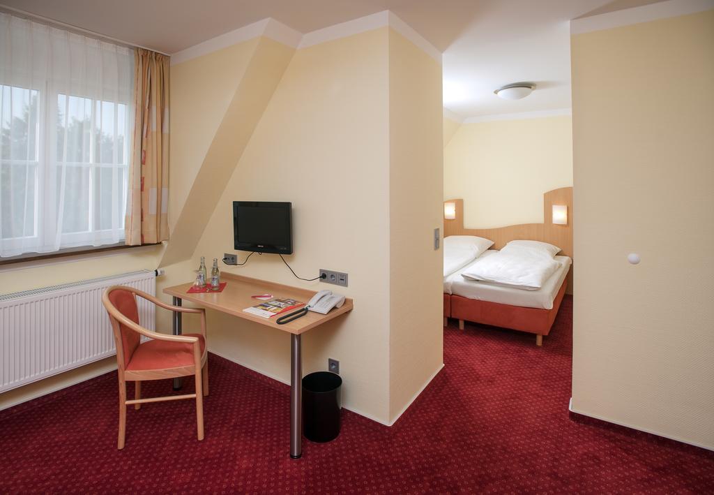 Johanniterhotel Nieder Weisel Exterior photo