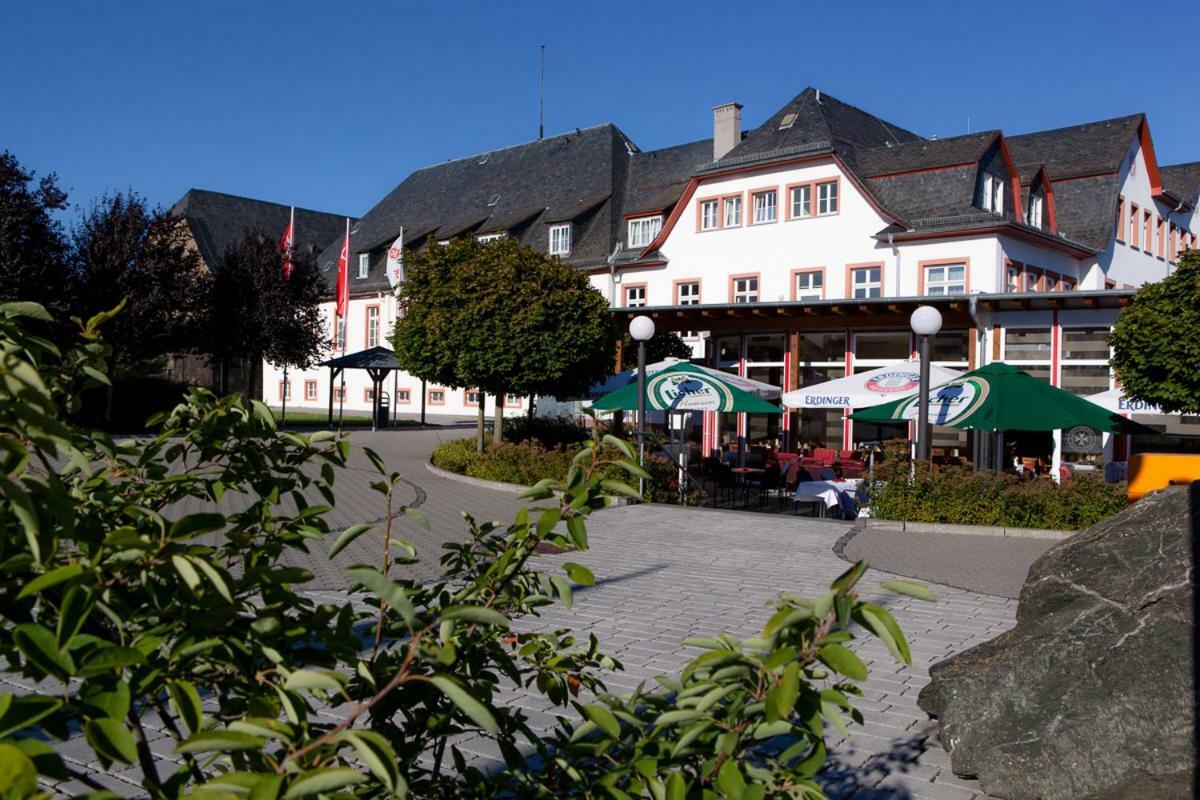 Johanniterhotel Nieder Weisel Exterior photo